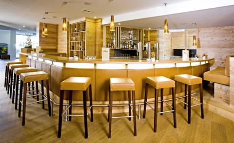 EAF1FFA203CF19F2EB6A0BE4DE1537B9